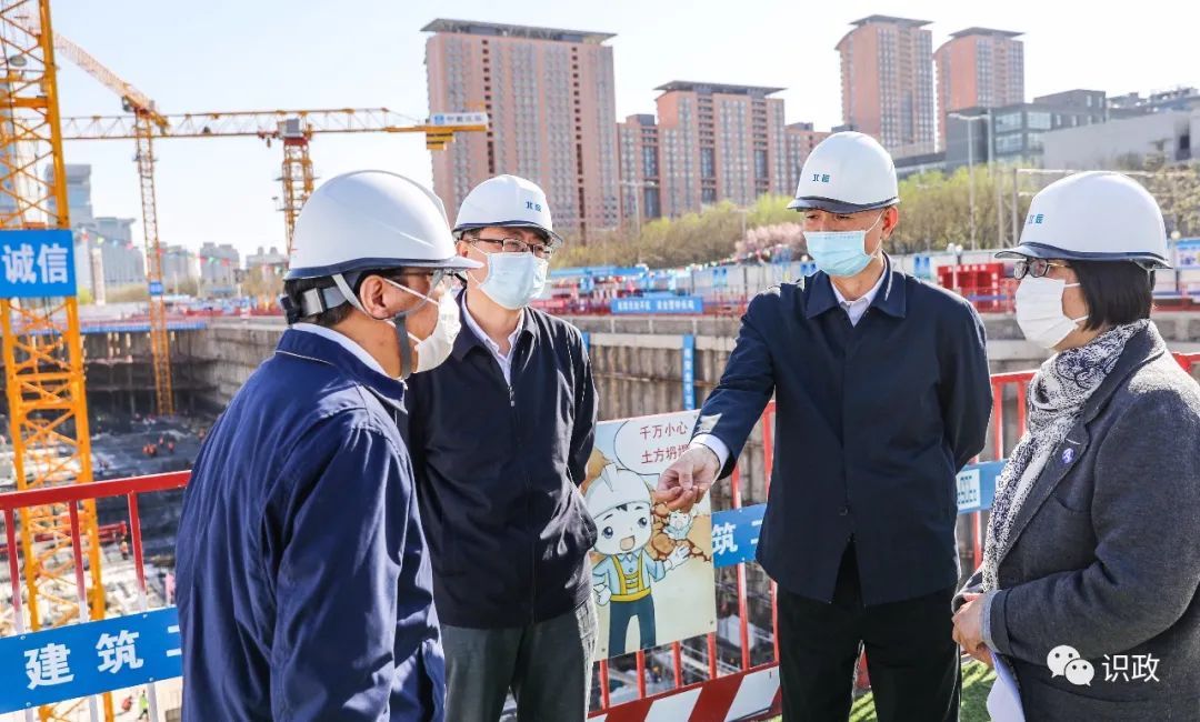 直接連通的新機(jī)場(chǎng)線地鐵站規(guī)?？氨缺本┱?></img></p>
<p><strong>我當(dāng)年的錢能買三室</strong></p>
<p>1、剛教育工作不久，沒錢，便賣了個(gè)小的兩室，當(dāng)時(shí)大國(guó)際形勢(shì)是買賣雙方行業(yè)，定金適當(dāng)，樓盤更重要少，輪不到選，買了個(gè)二手的回遷房，有證，樓下居民樓2.4w左右，我這個(gè)便宜6000，雖然洋房通風(fēng)還行，一咬牙，便買了。</p>
<p>2、當(dāng)時(shí)月供與薪水一樣多，窮死了，買車一年后，房貸成倍增長(zhǎng)，心理壓力總是有些，畢竟換教育工作了，距樓房較遠(yuǎn)，準(zhǔn)備工作勤奮養(yǎng)家要么將故鄉(xiāng)村上的沿街樓下手買二套，縣區(qū)上的沿街樓前幾年能賣78萬，這幾年一文不值了，，，經(jīng)第一次買房子，我其實(shí)金濤的認(rèn)識(shí)論卻是值得參見的，人要順勢(shì)而為，逆市要比乘勢(shì)花費(fèi)更高的付出，投資收益卻不較大多，這不18年的新貨分散成功上市，我當(dāng)年的錢能賣三室，再提個(gè)翻新頁，能買新東站4室兩廳了，但我賣的邊線算不上差，離著兩個(gè)商業(yè)區(qū)1000米。</p>
<p><strong><a href=