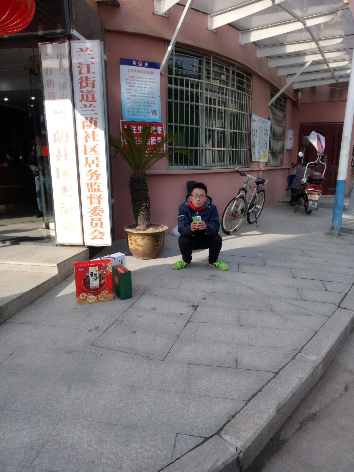 沒(méi)人買(mǎi)就自己看啥合適買(mǎi)點(diǎn)